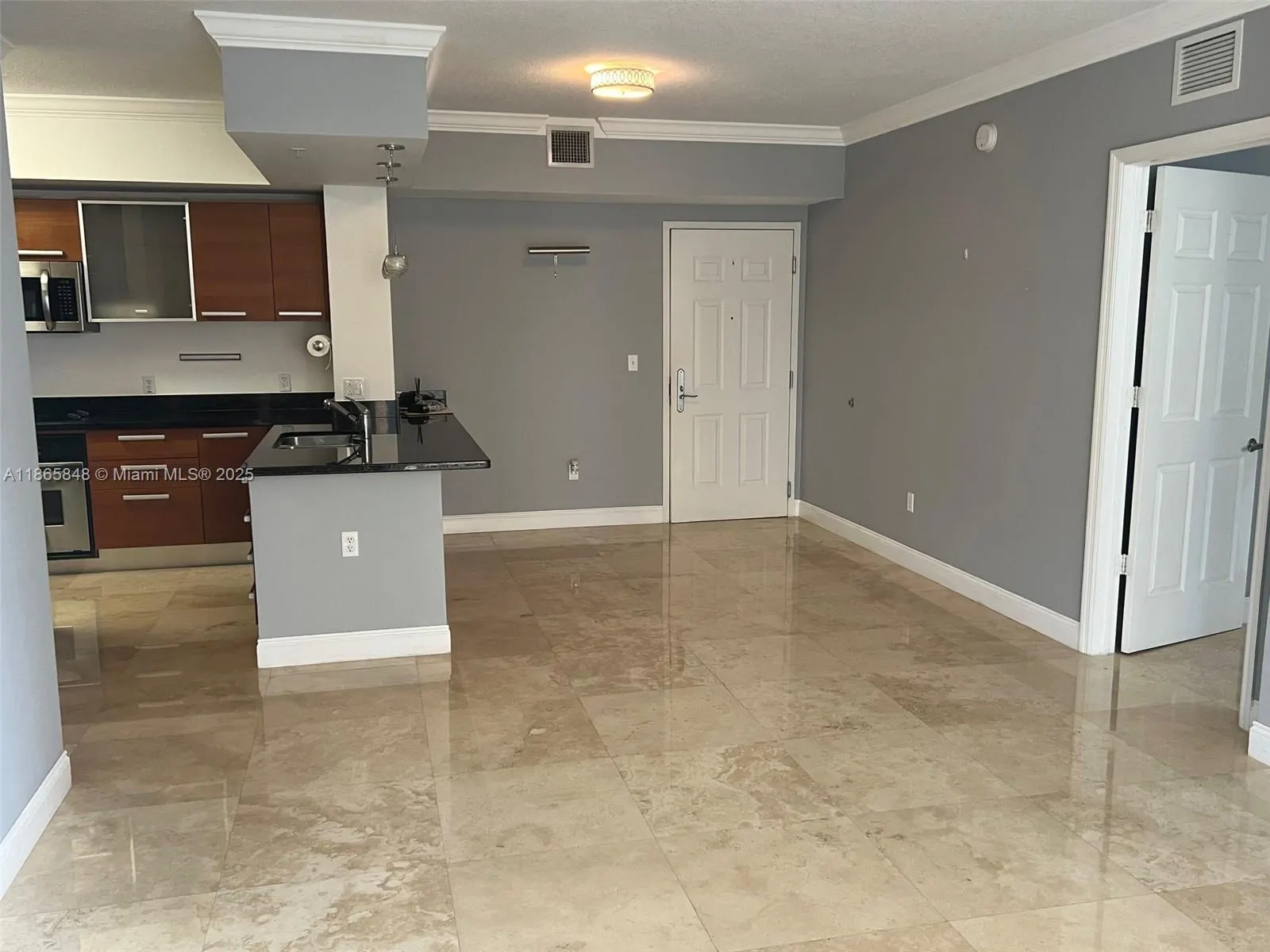 2030 S Douglas Rd, #611