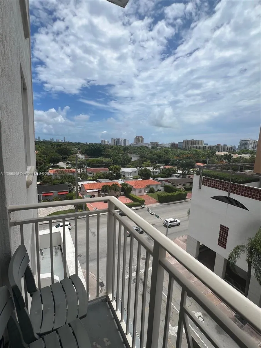 2030 S Douglas Rd, #611