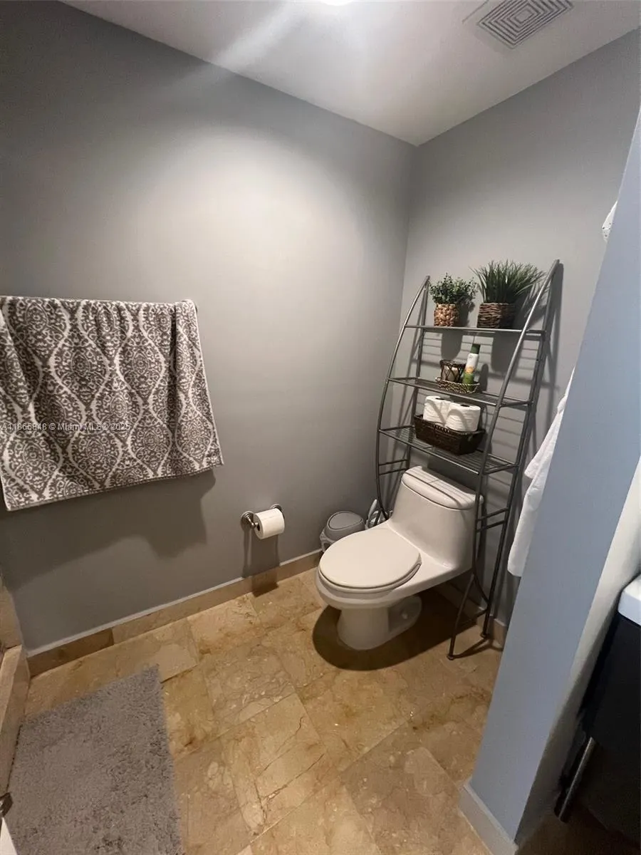 2030 S Douglas Rd, #611