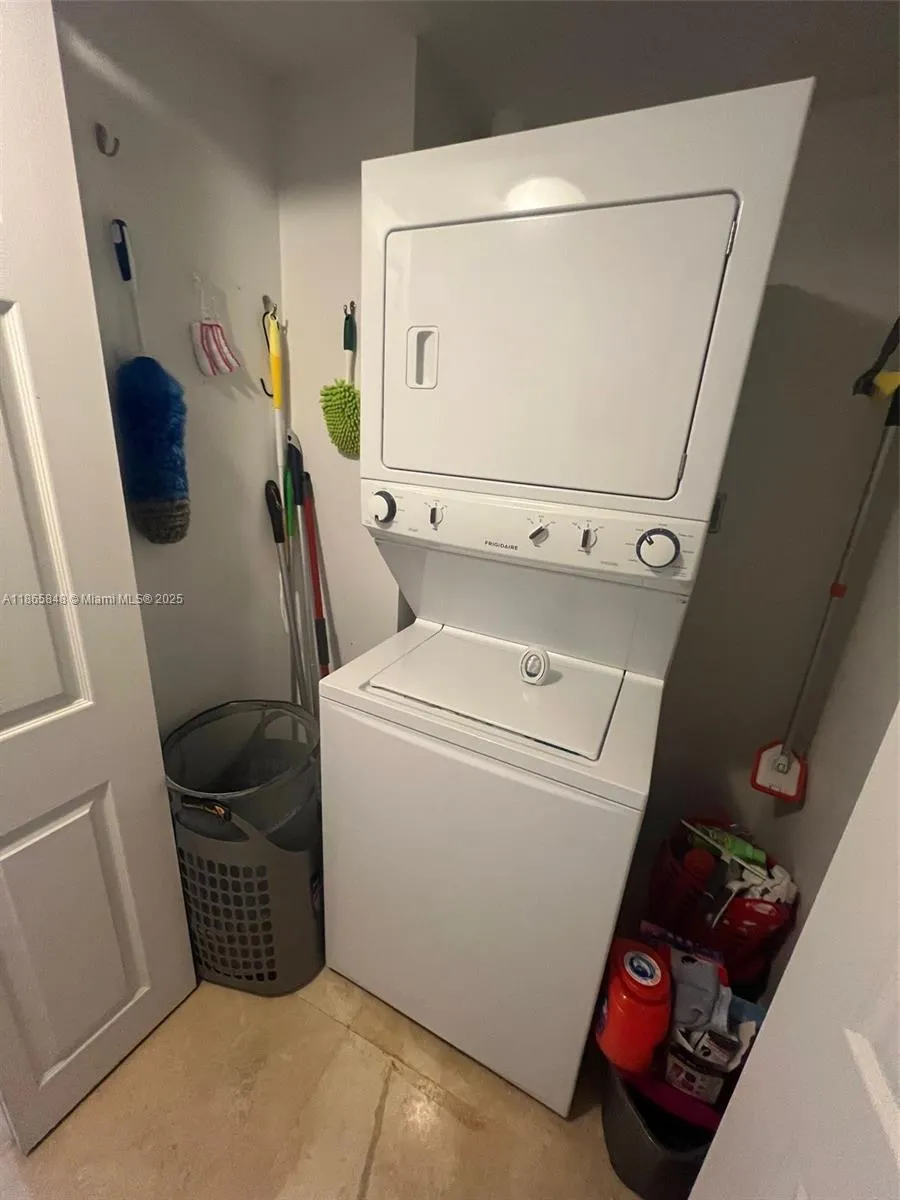 2030 S Douglas Rd, #611