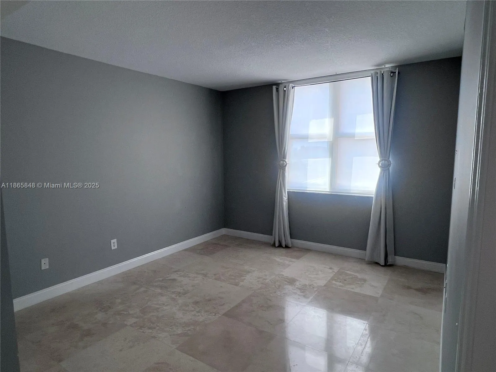 2030 S Douglas Rd, #611