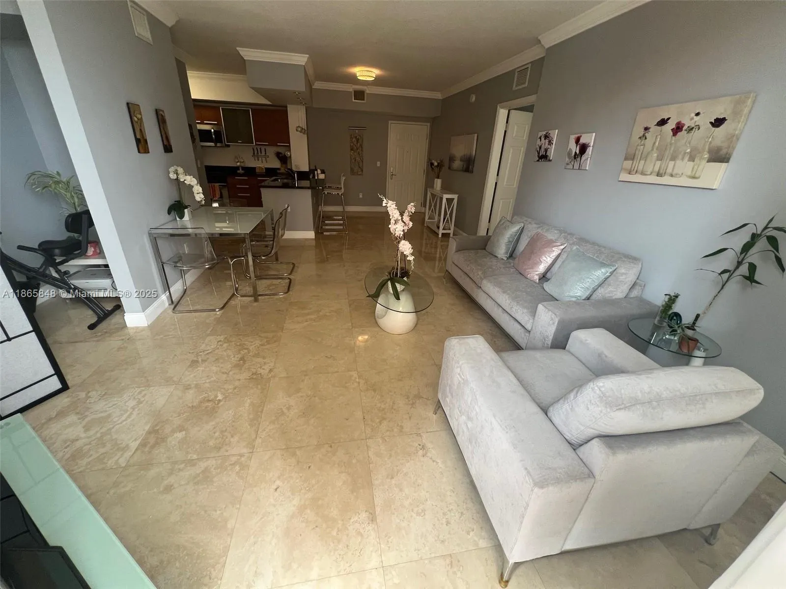 2030 S Douglas Rd, #611