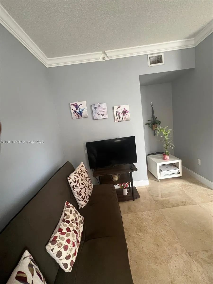 2030 S Douglas Rd, #611
