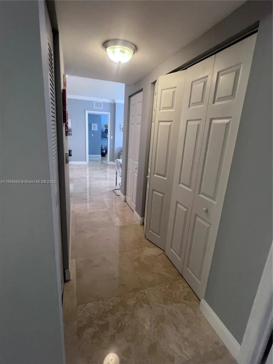 2030 S Douglas Rd, #611