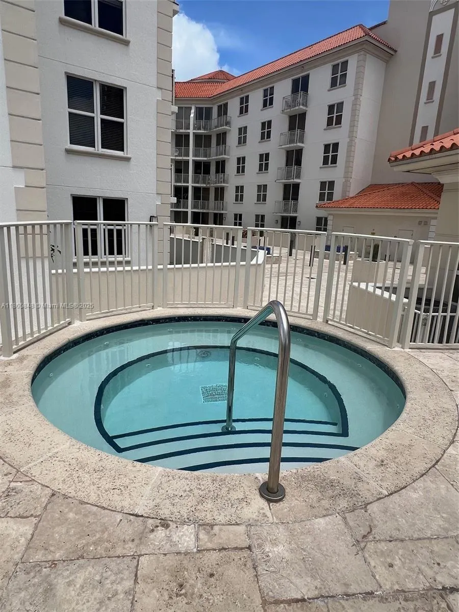 2030 S Douglas Rd, #611