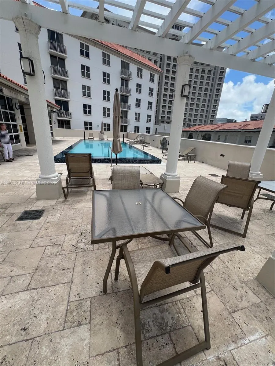 2030 S Douglas Rd, #611