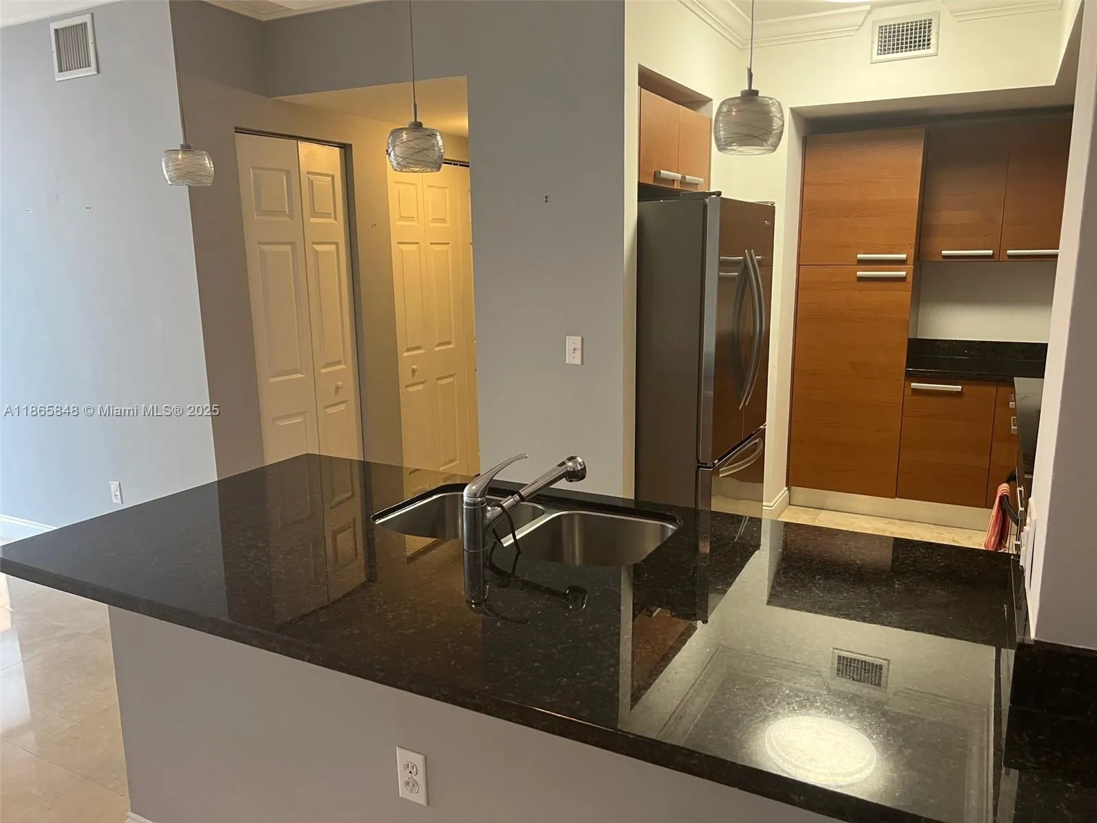 2030 S Douglas Rd, #611