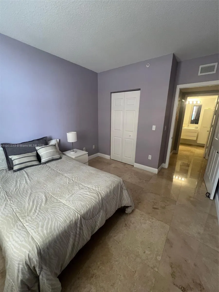 2030 S Douglas Rd, #611