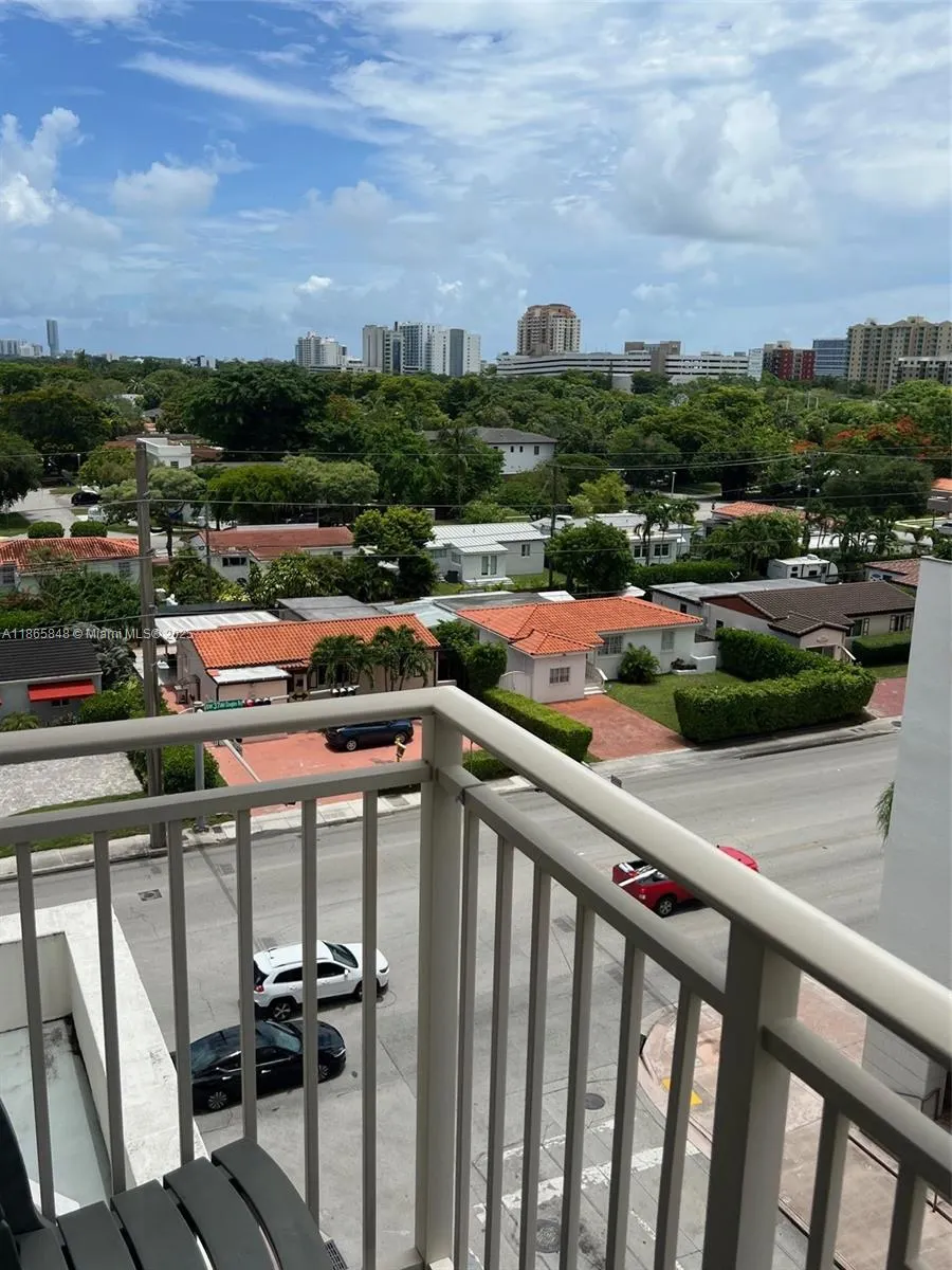2030 S Douglas Rd, #611