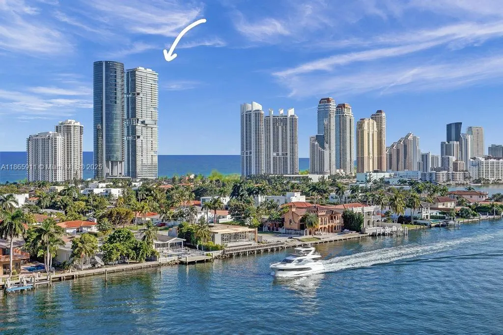 18501 Collins Ave, #501
