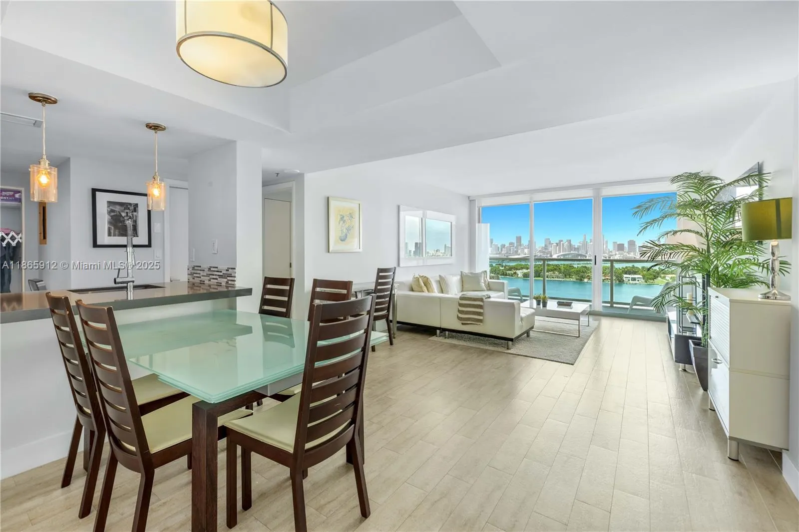 650 West Ave, #2005