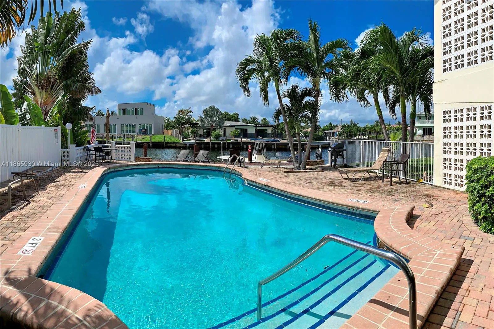 1100 Pine Dr, #105