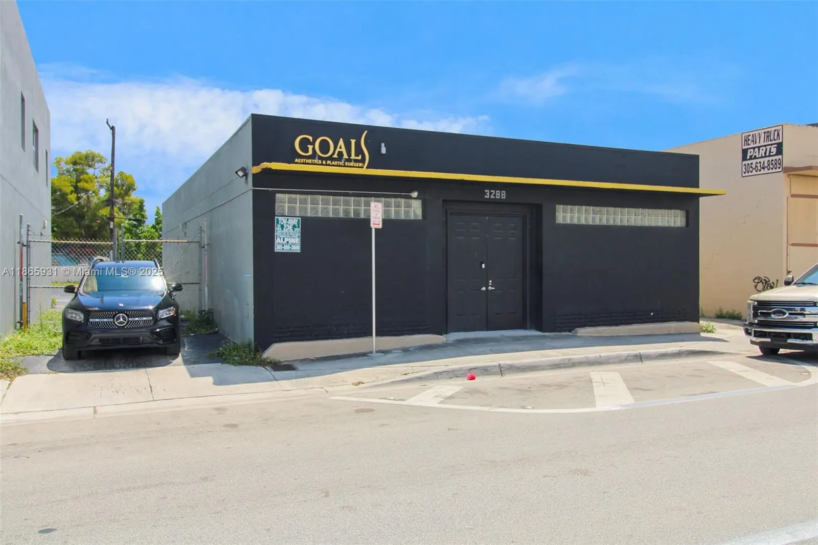 3270 NW 36th St