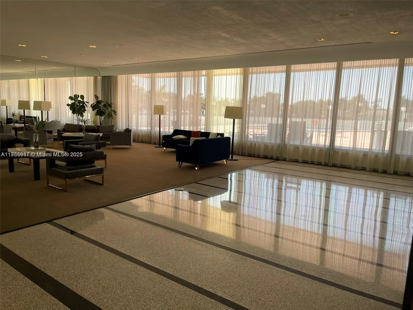 5838 Collins Ave, #3D