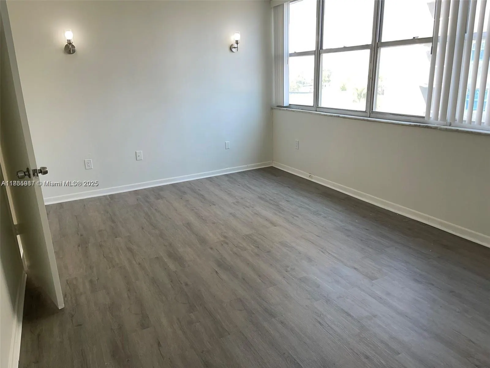 5838 Collins Ave, #3D