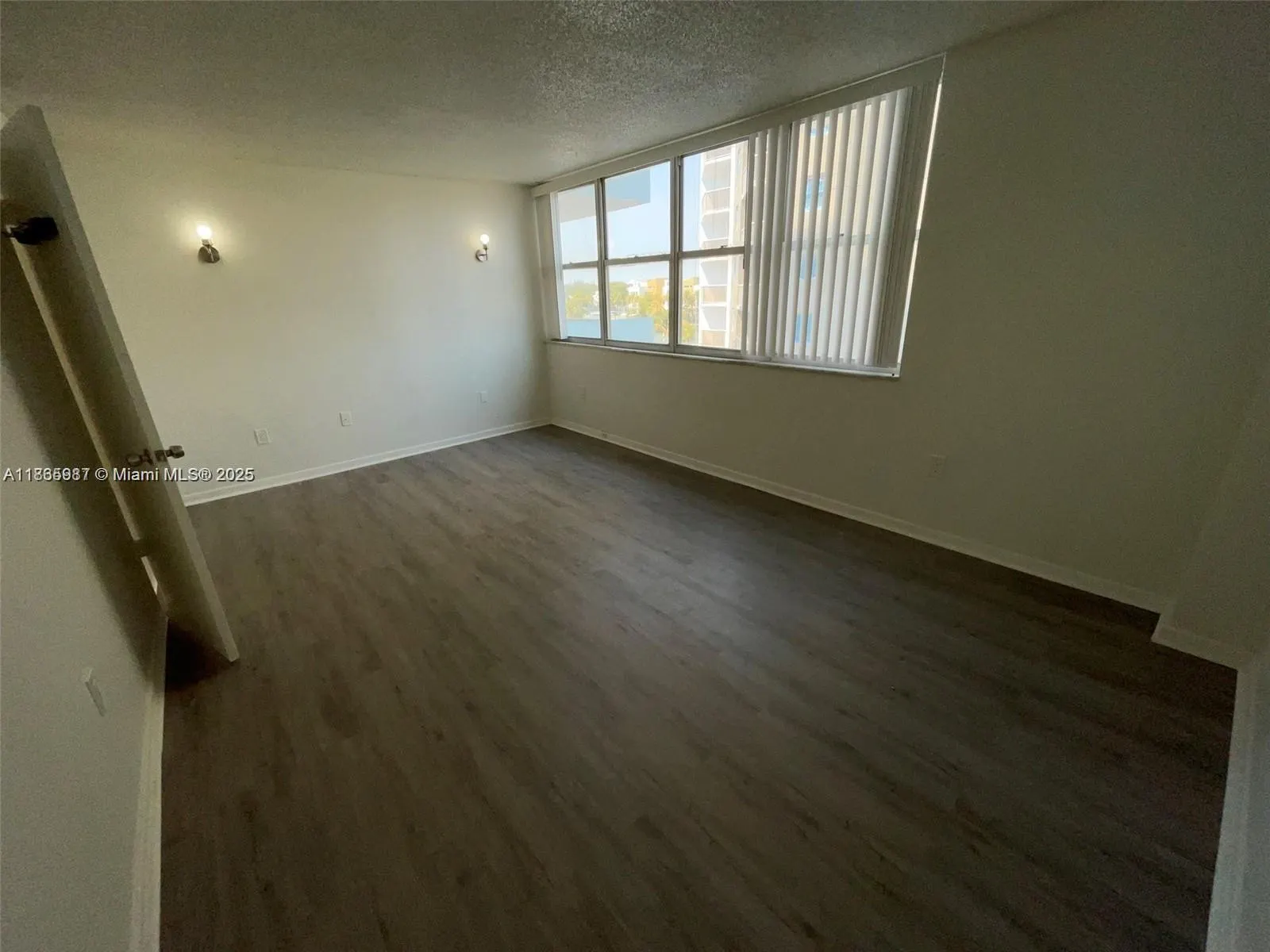 5838 Collins Ave, #3D