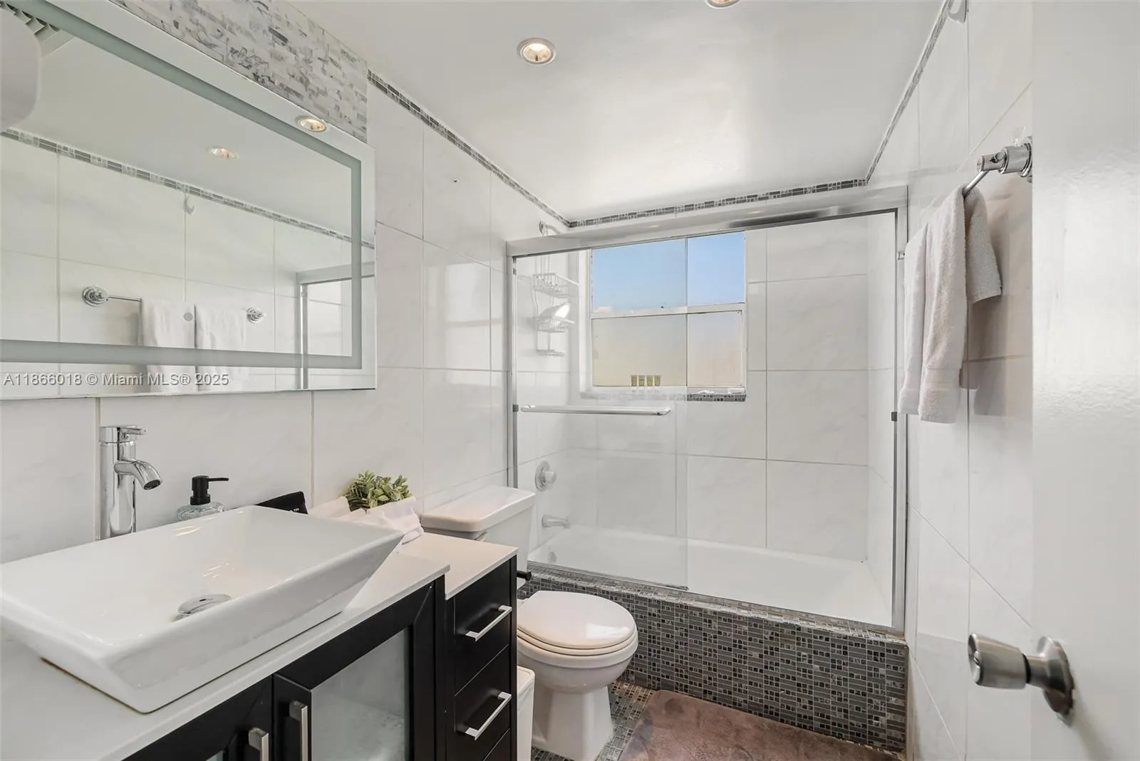1881 Washington Ave, #4B