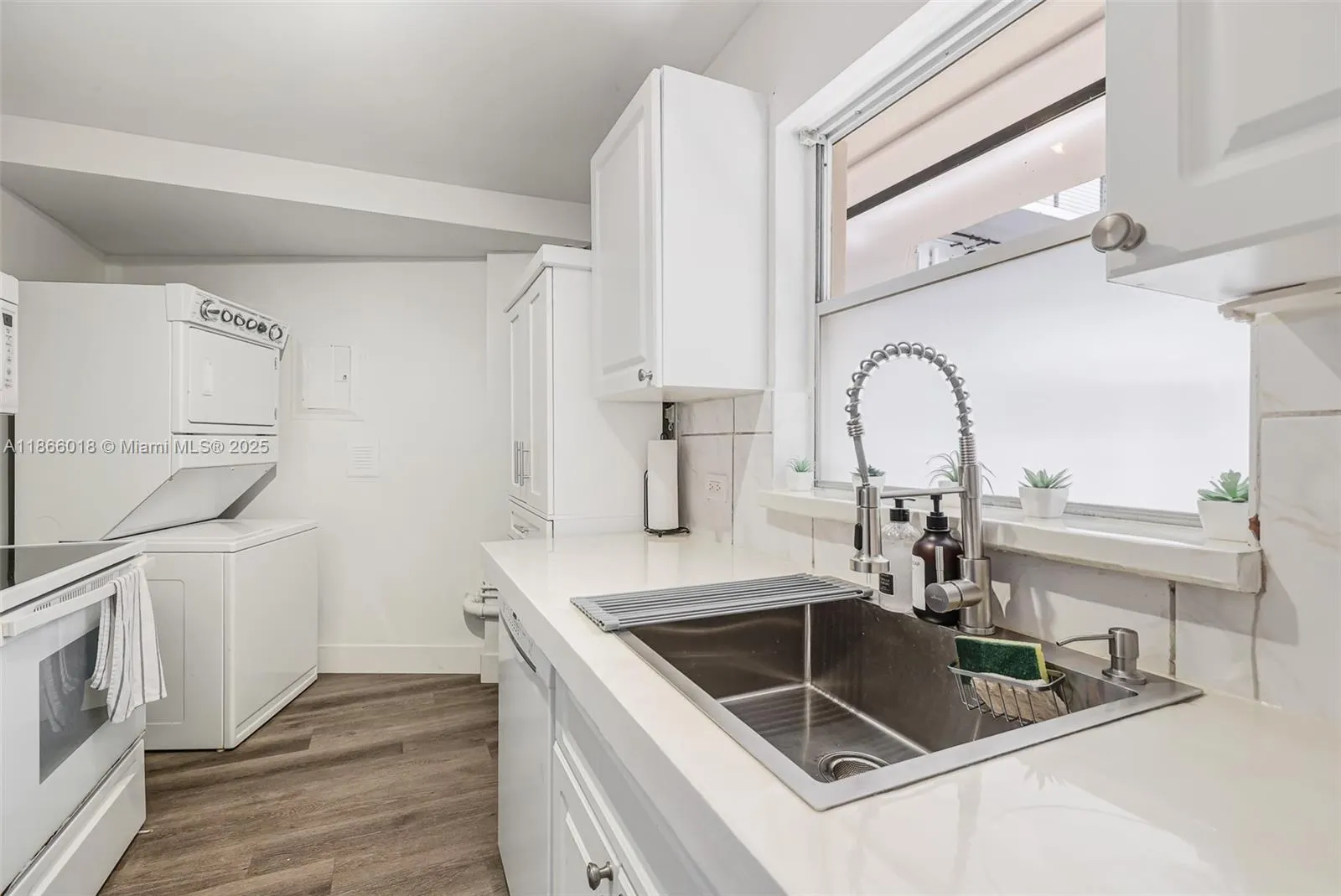 1881 Washington Ave, #4B