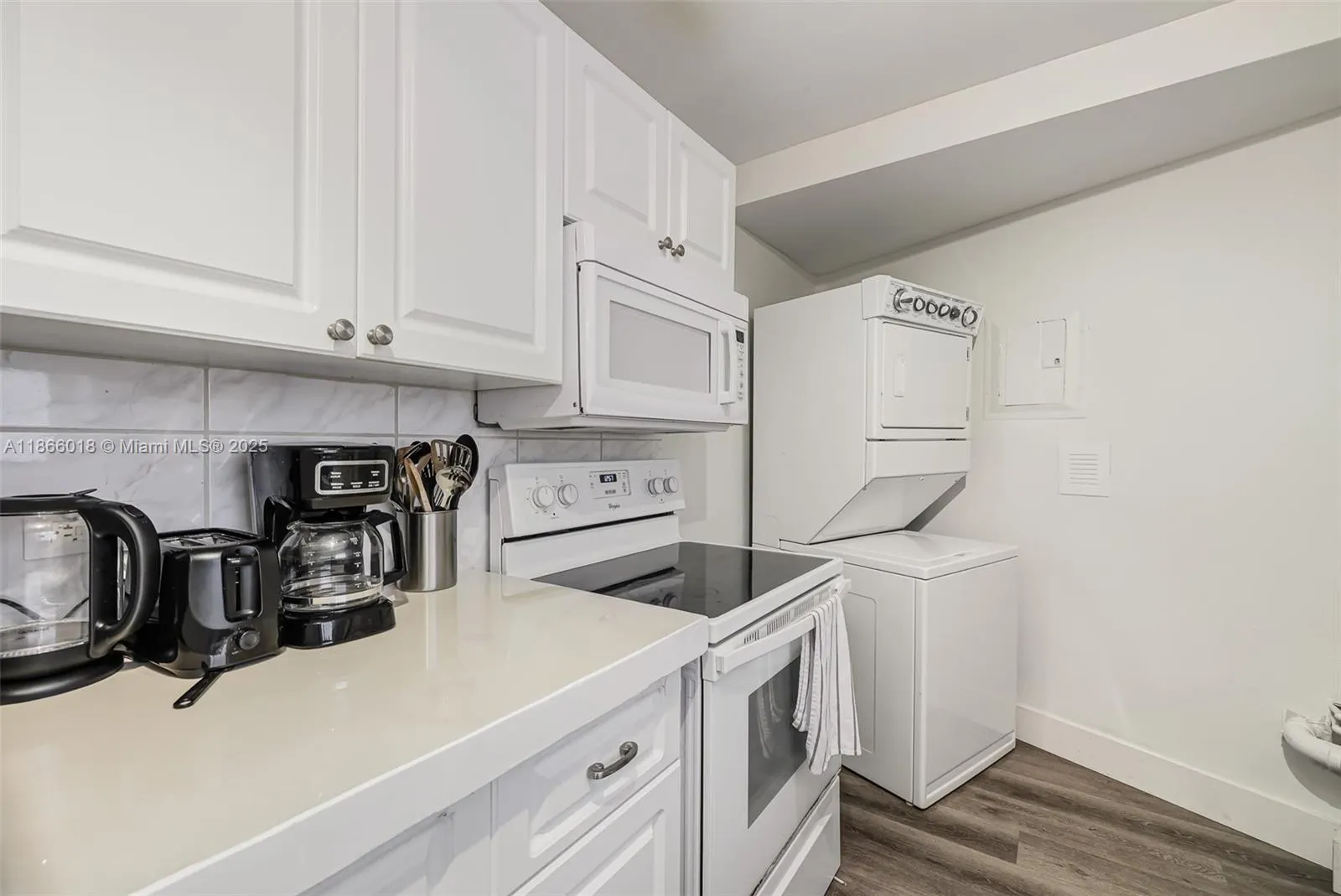 1881 Washington Ave, #4B