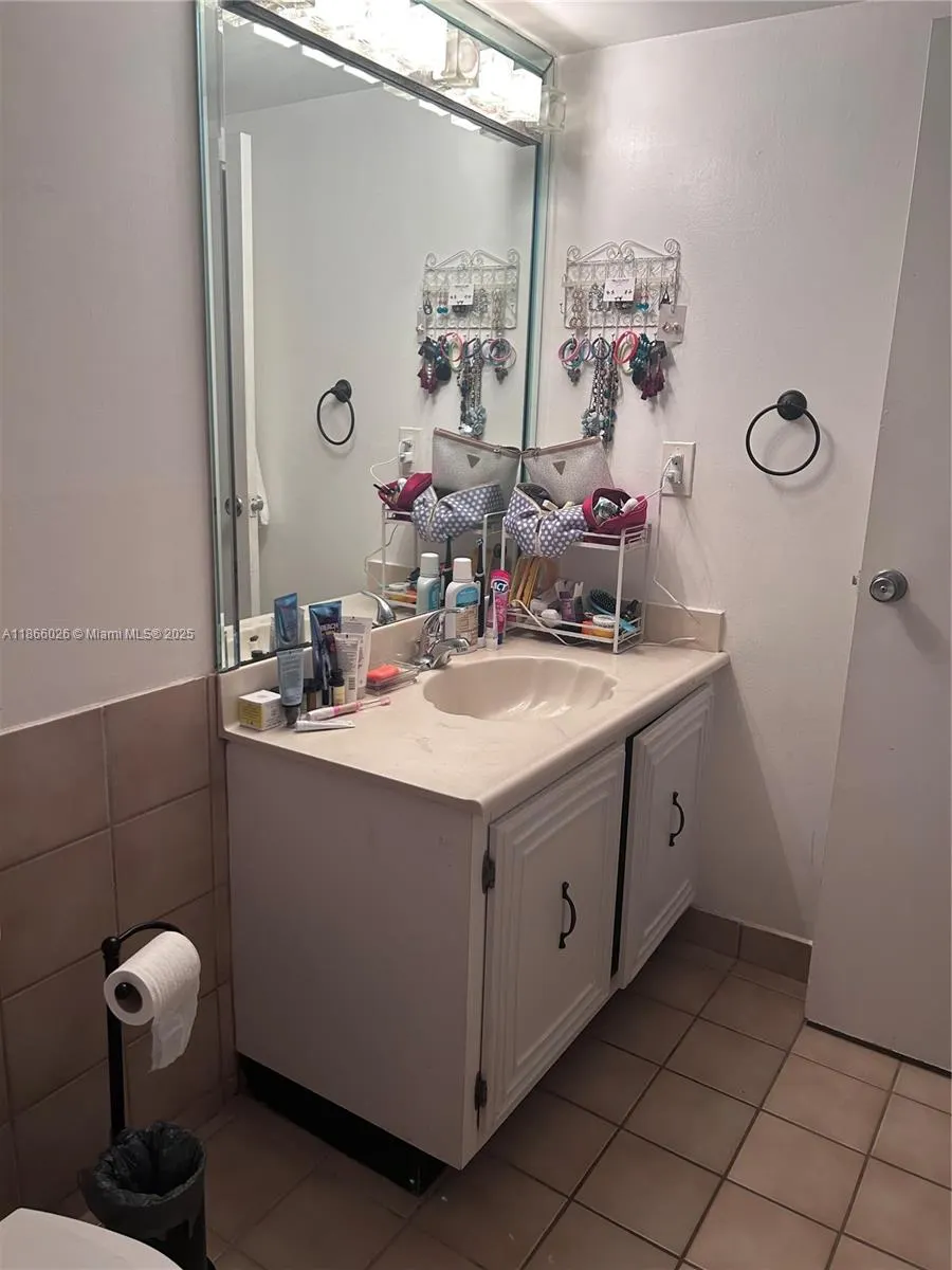 800 Parkview Dr, #504