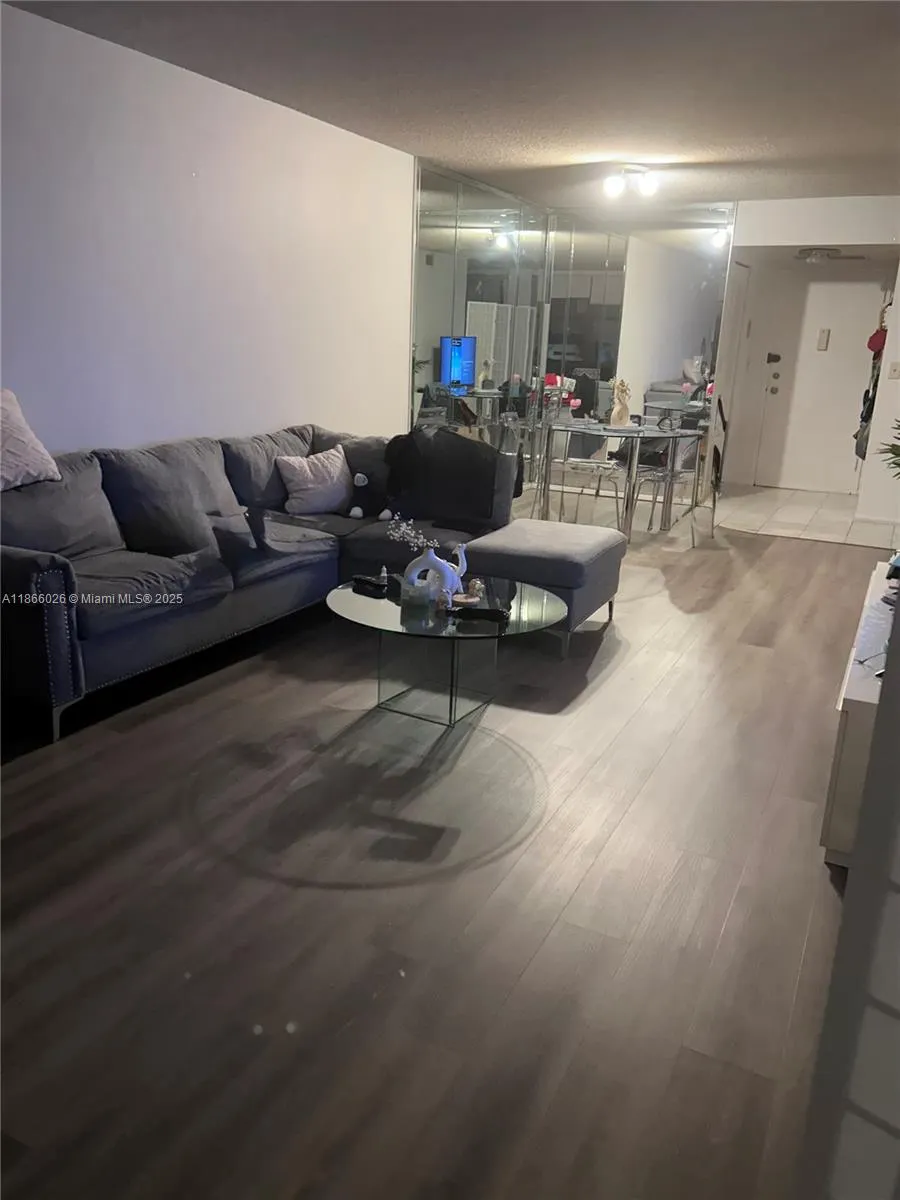 800 Parkview Dr, #504
