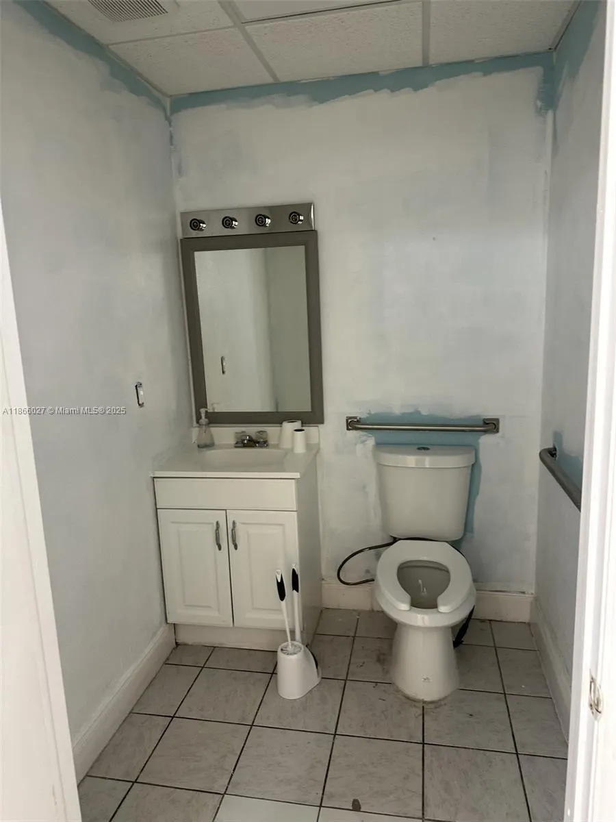 11373 W Flagler St, #202