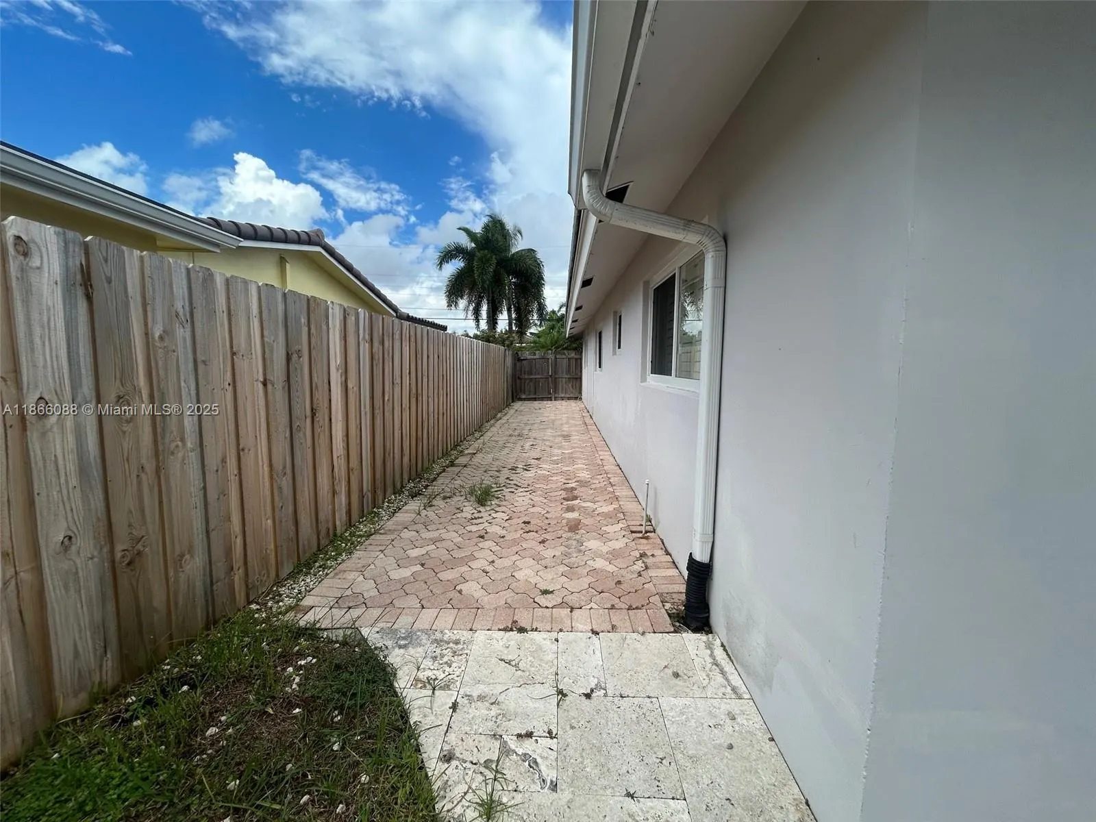 1120 SE 6th Ter