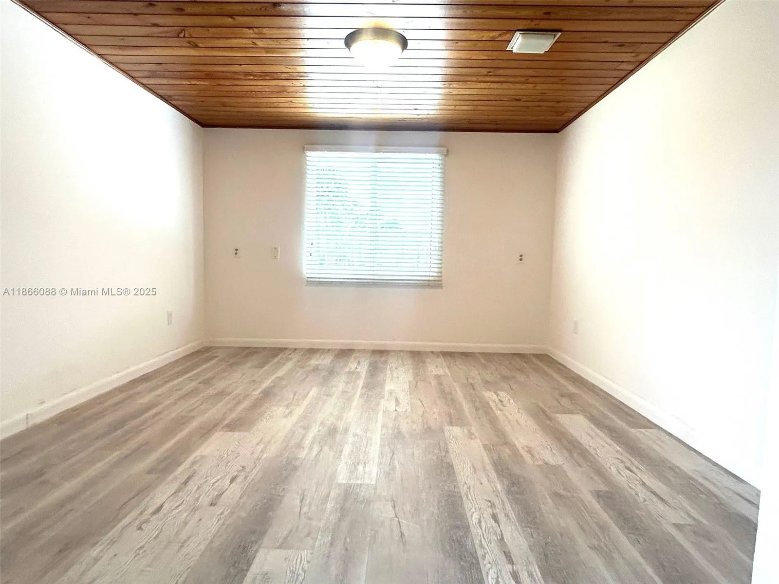 1120 SE 6th Ter