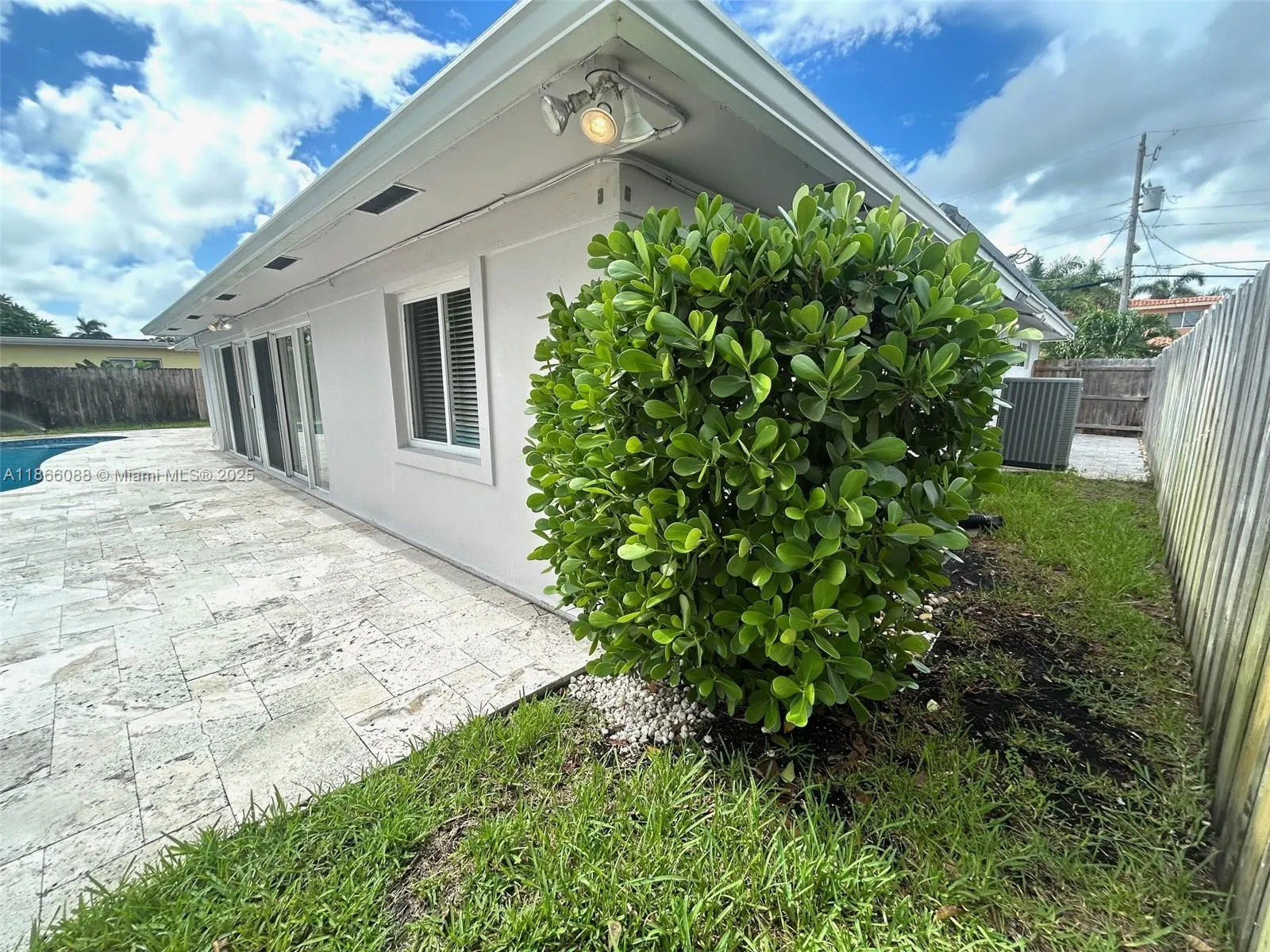 1120 SE 6th Ter