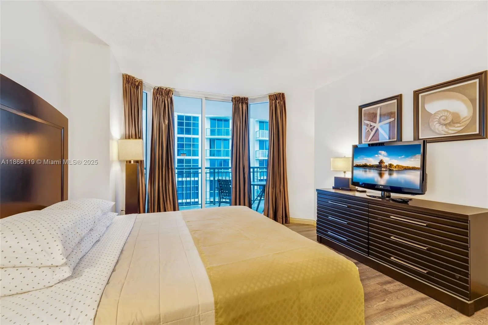17375 Collins Ave, #1005