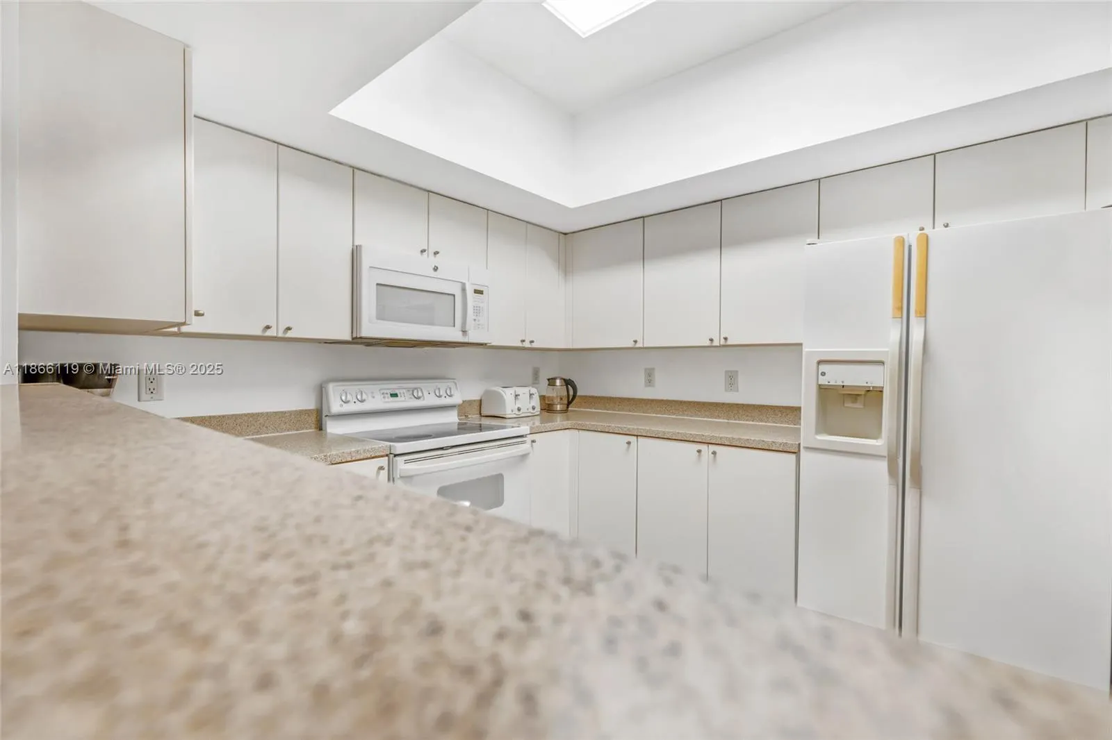 17375 Collins Ave, #1005