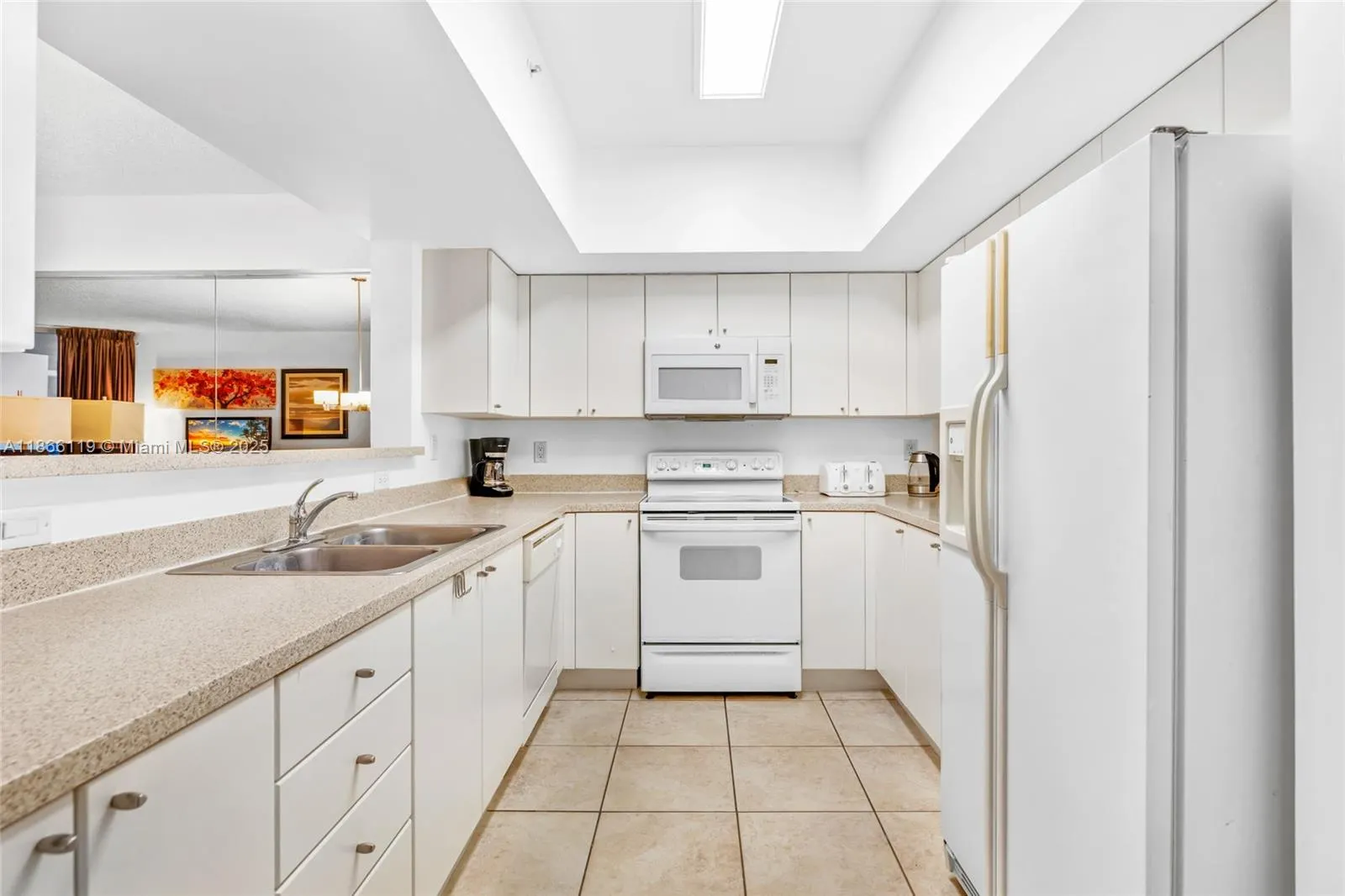 17375 Collins Ave, #1005