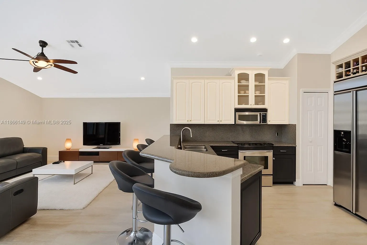 1077 Deerwood Ln