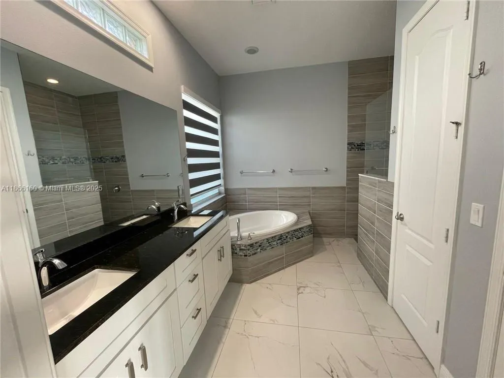 6215 W Deville Cir