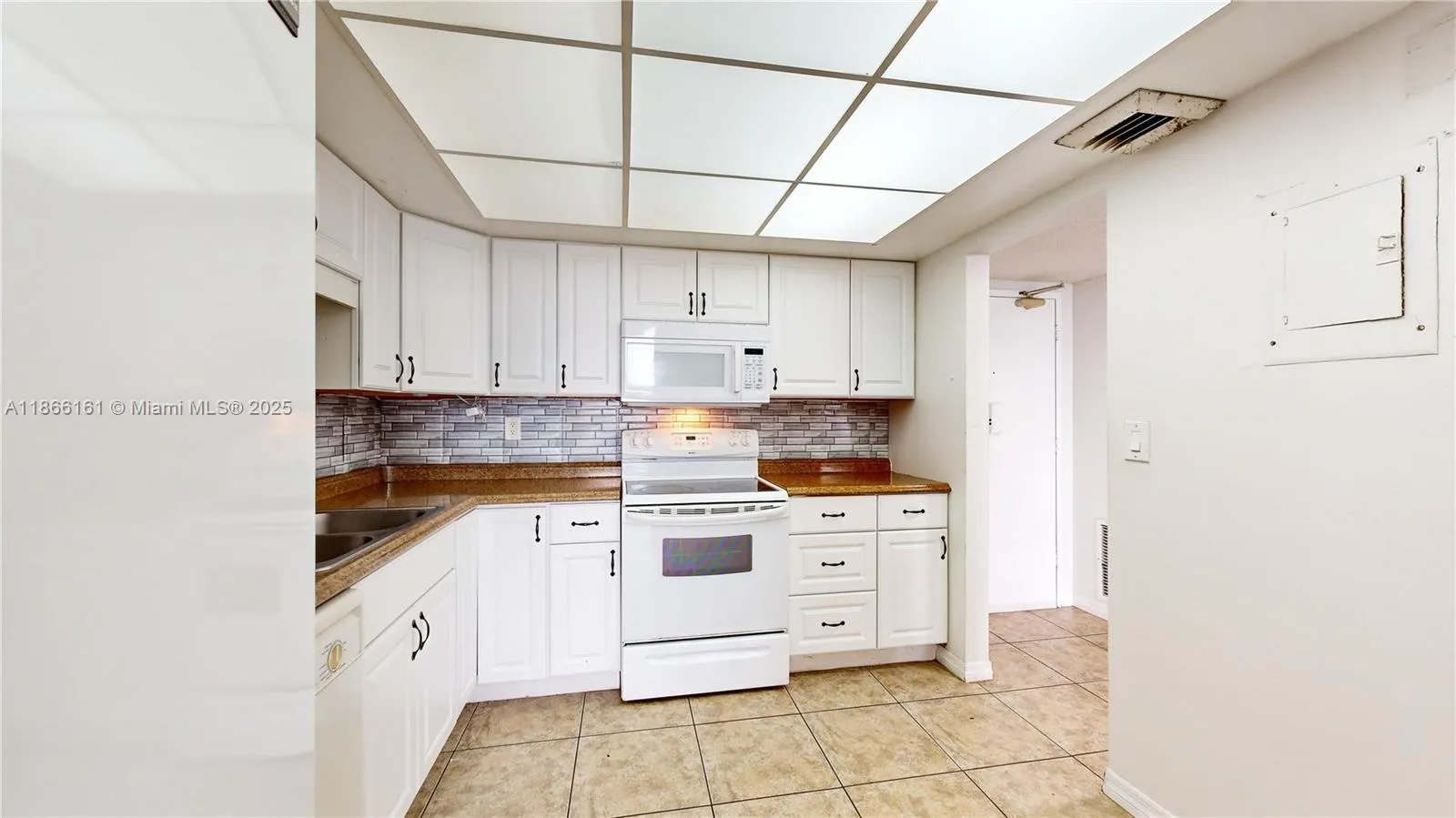 18011 Biscayne Blvd, #903