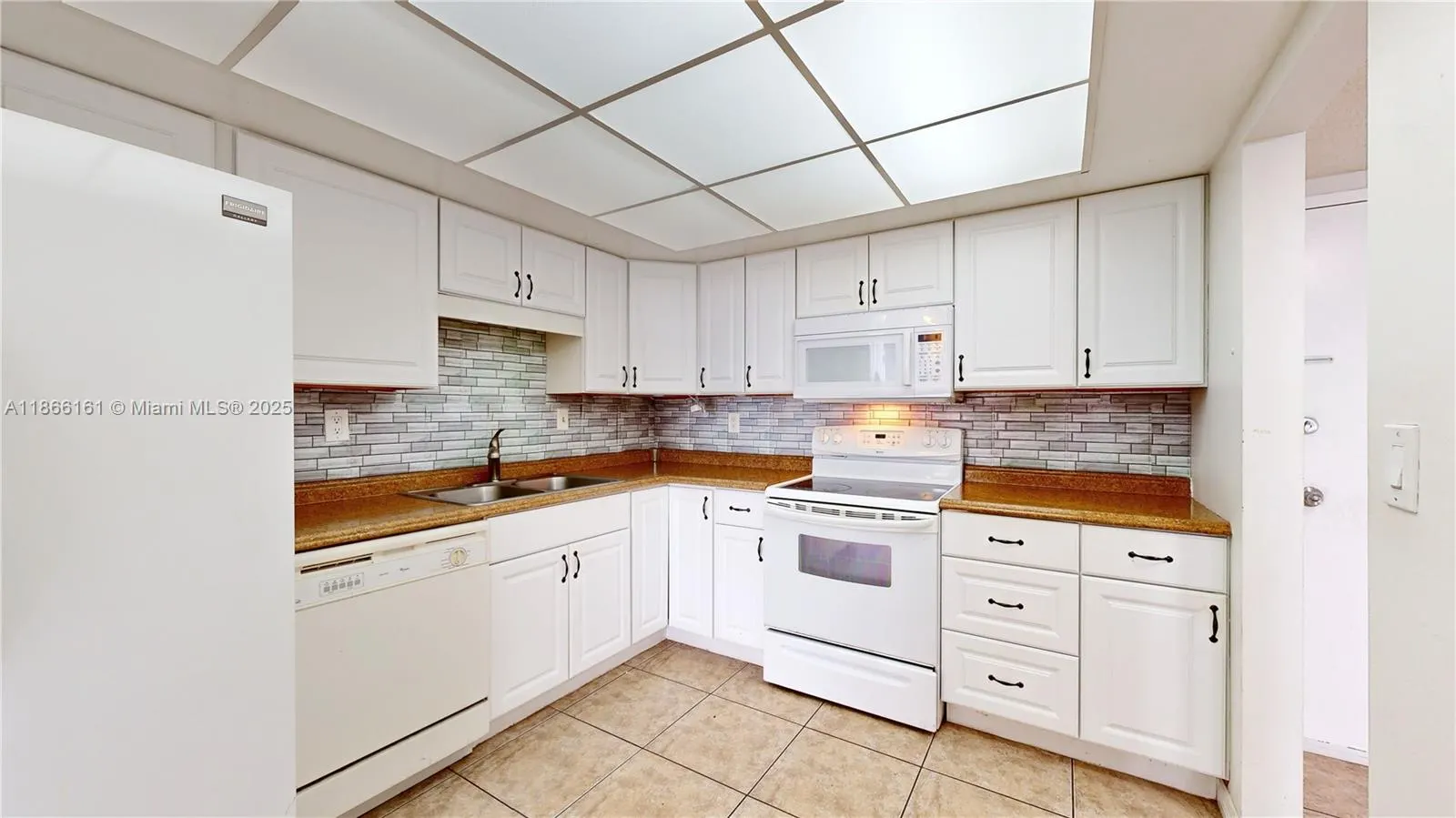 18011 Biscayne Blvd, #903