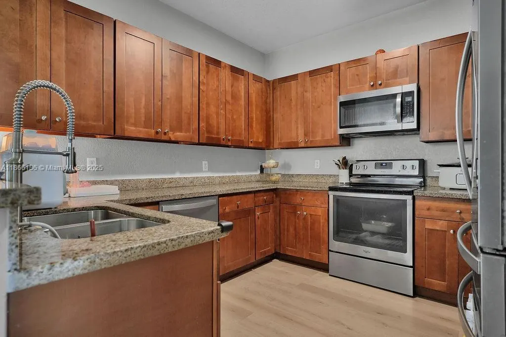 10022 NW 7th St, #207