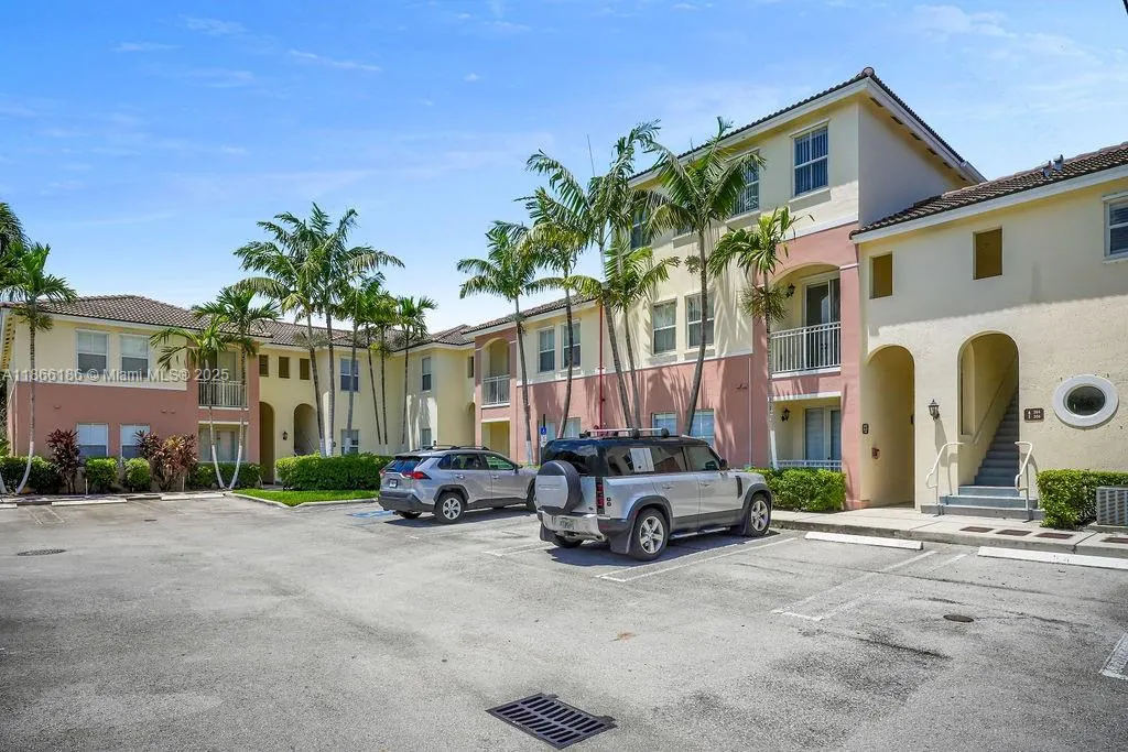 10022 NW 7th St, #207