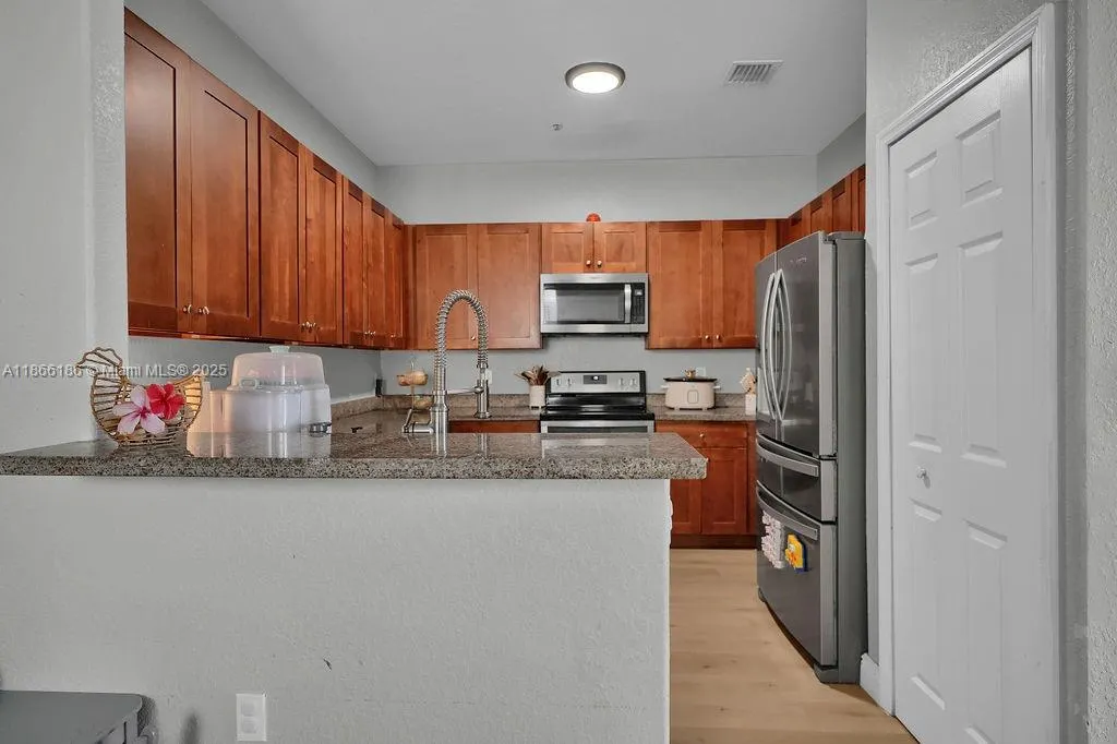 10022 NW 7th St, #207