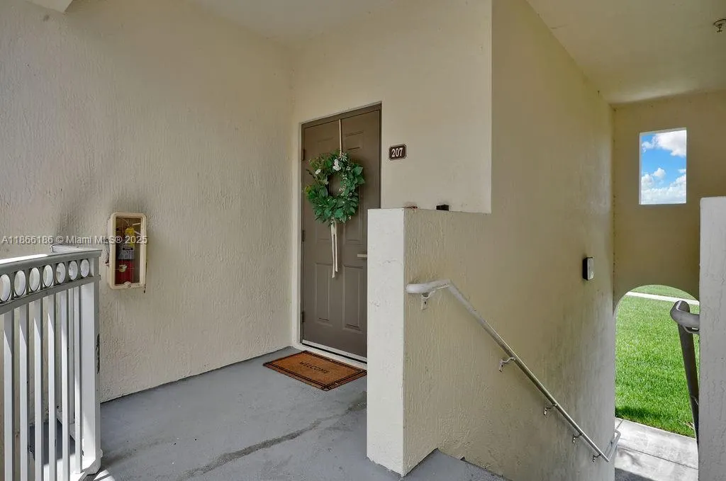 10022 NW 7th St, #207