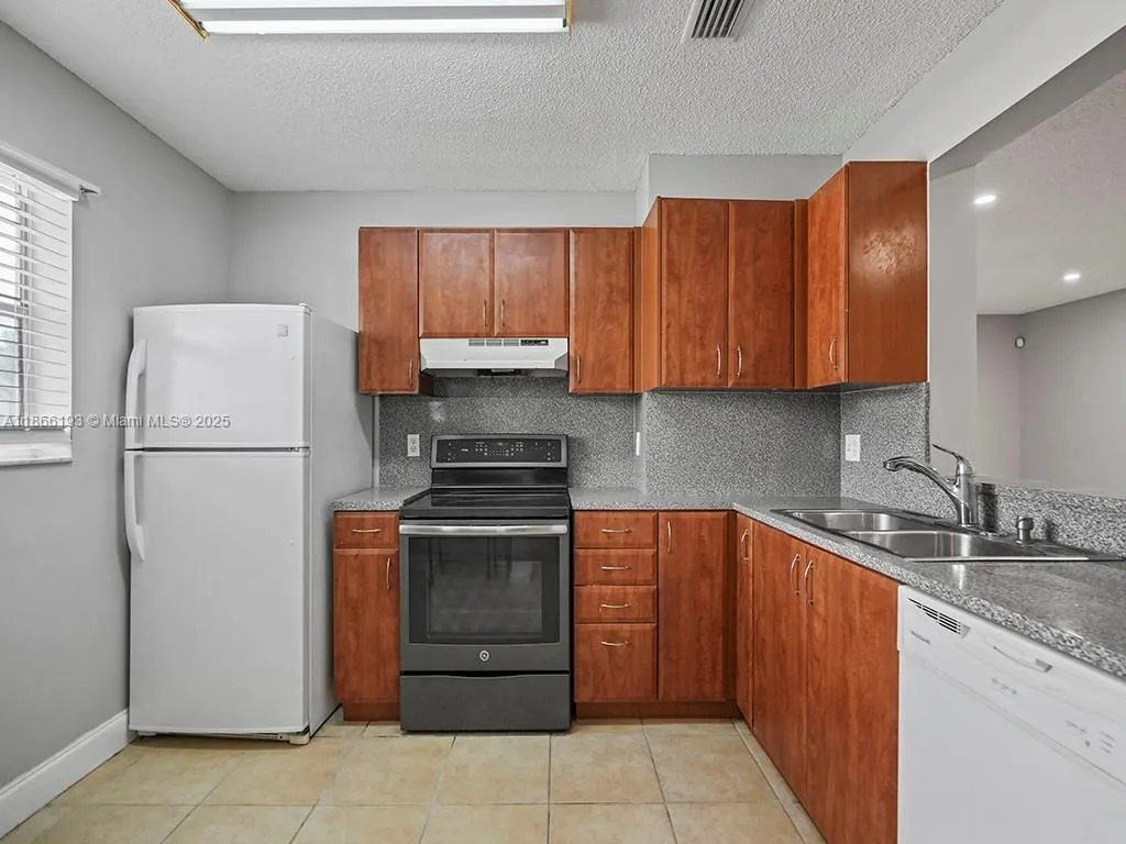 12079 Royal Palm Blvd, #8I