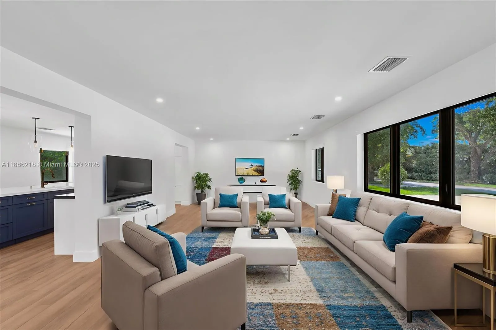 1460 Campamento Ave