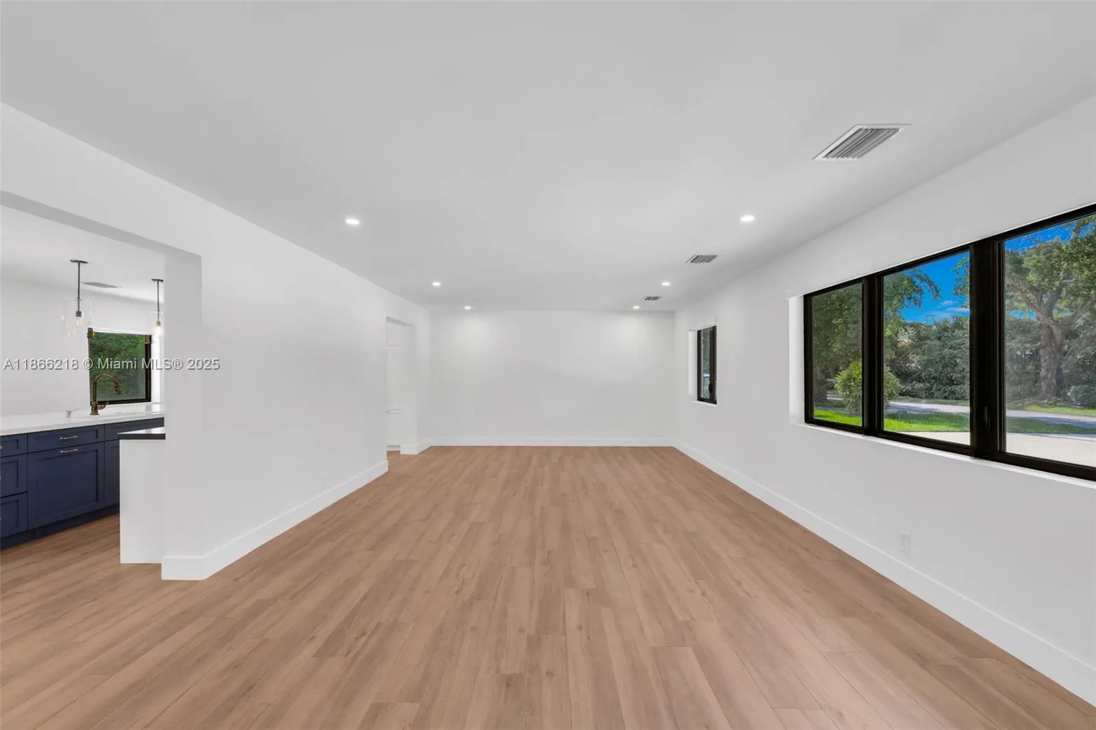 1460 Campamento Ave