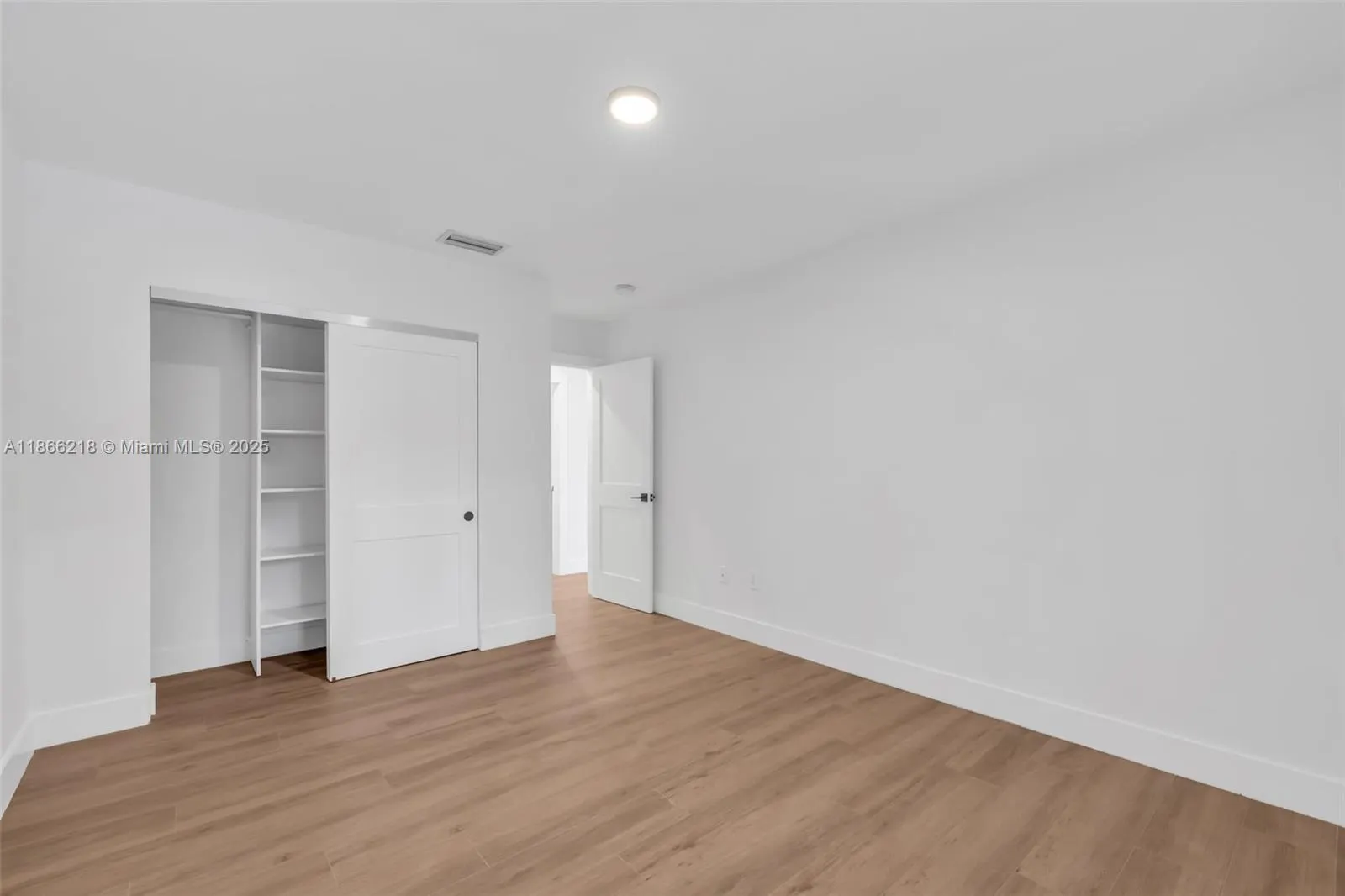 1460 Campamento Ave