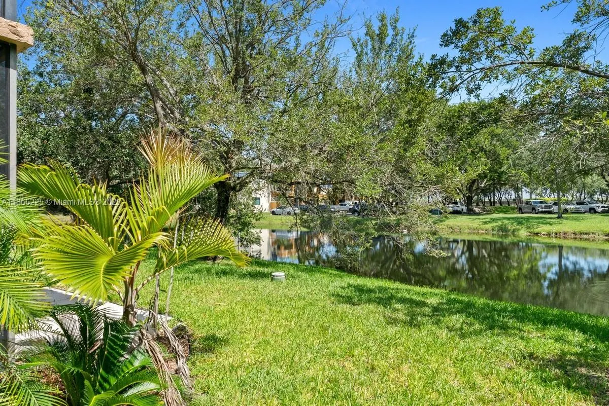 195 Lakeview Dr, #106