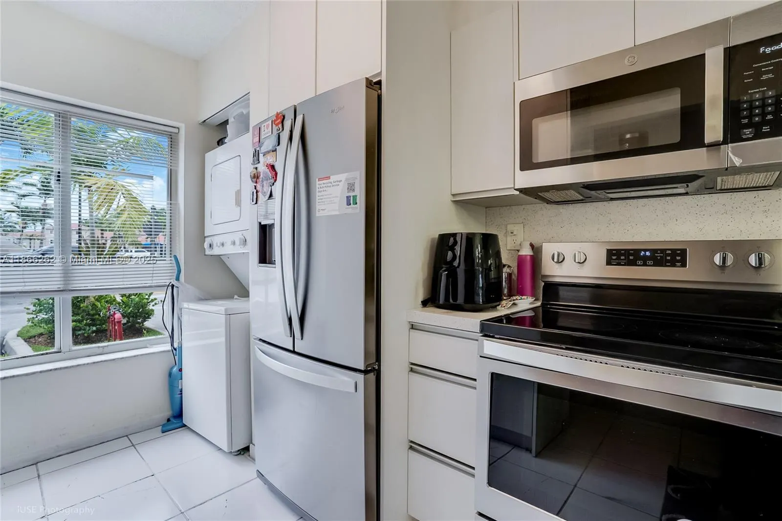 221 Riviera Cir