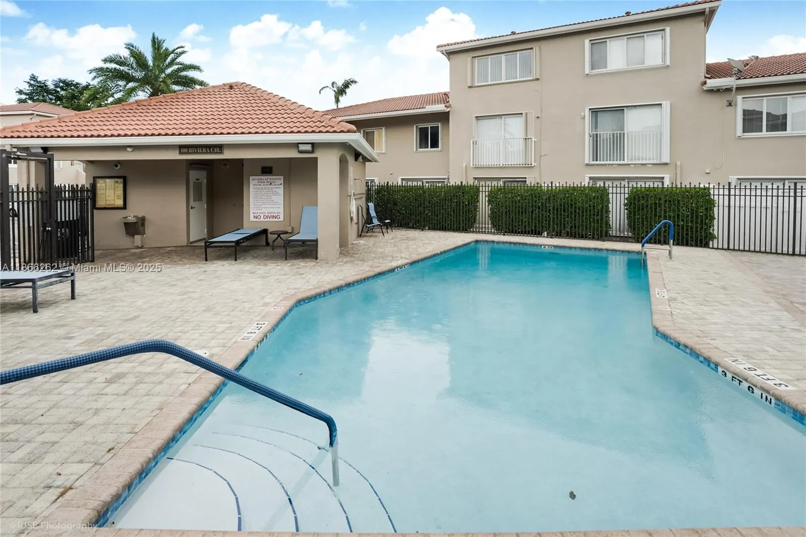 221 Riviera Cir