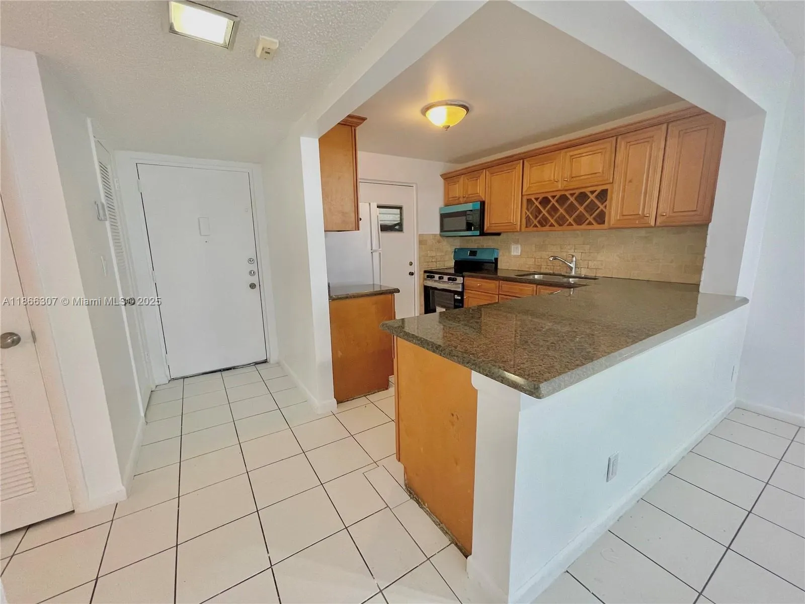 2320 S Cypress Bend Dr, #305