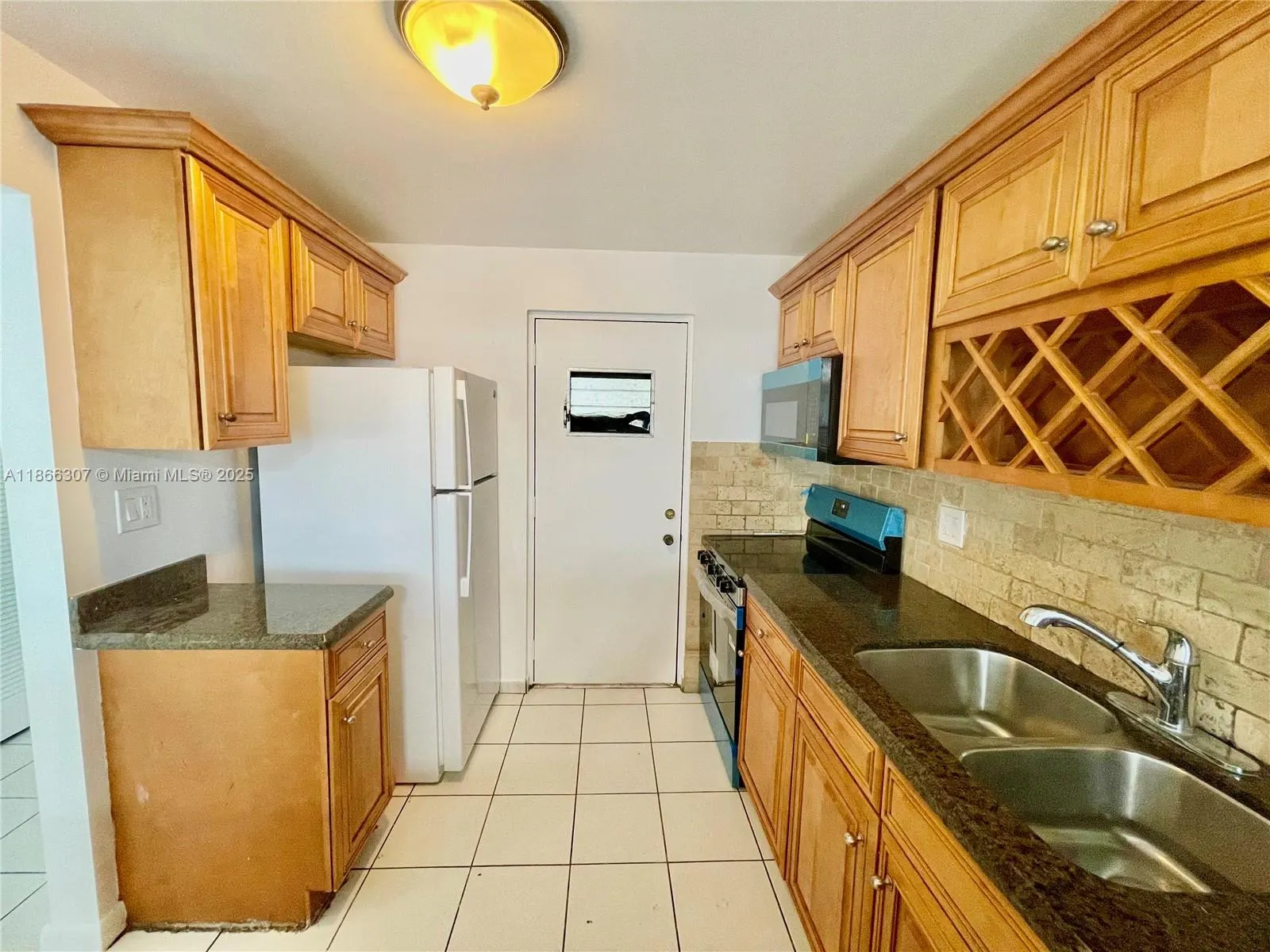 2320 S Cypress Bend Dr, #305