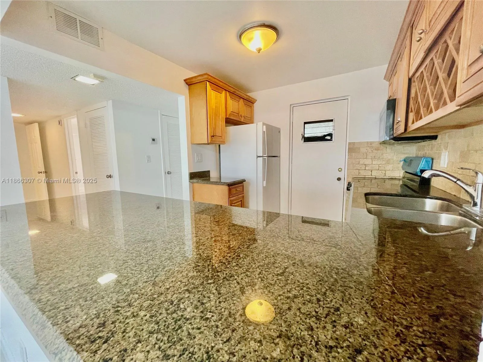 2320 S Cypress Bend Dr, #305